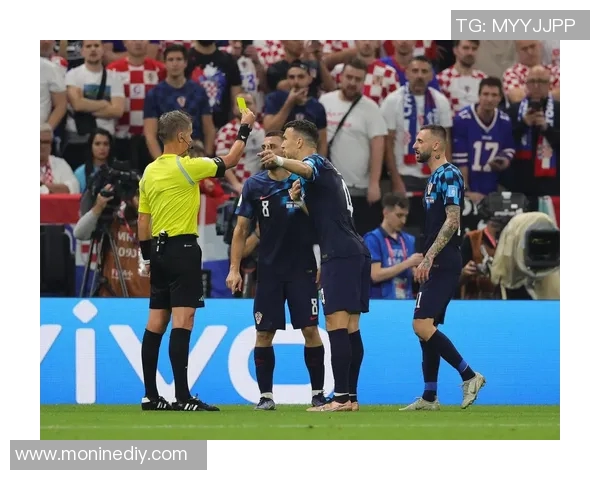 克罗地亚与阿根廷激战正酣双方拼搏展现足球魅力与激情