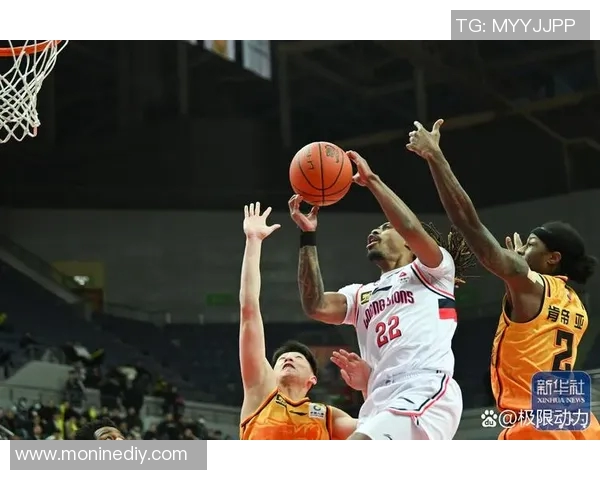 苏州东吴与福建天信的激烈对决展现篮球魅力与团队精神的碰撞