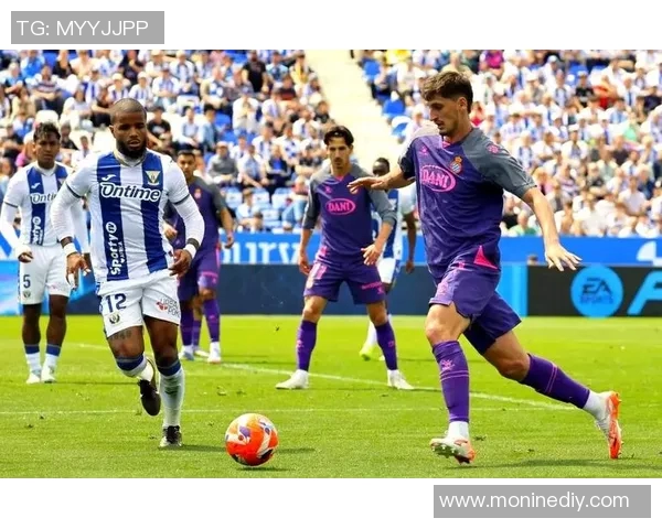 西班牙人主场迎战巴塞罗那双方争夺荣誉与积分的激烈对决 西班牙人主场迎战巴塞罗那双方争夺荣誉与积分的激烈对决