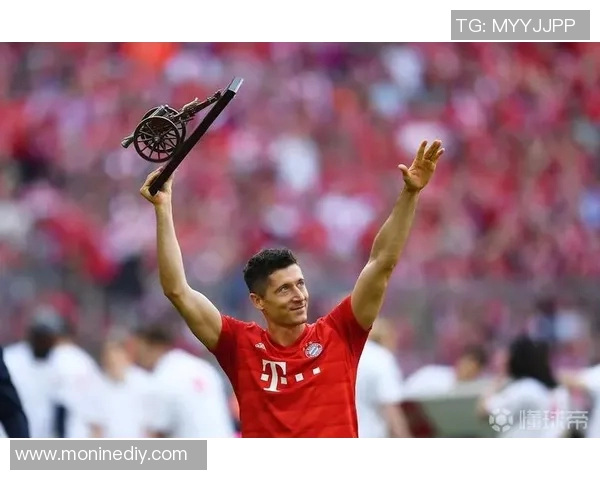 莱万状态火热欧冠赛场狂轰12球金靴争夺战再添强劲竞争者