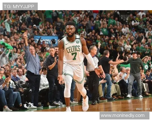 贾雷斯沃克的崛起之路：从新星到NBA未来之星的蜕变与挑战